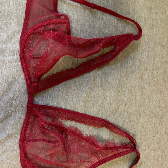 32 D red sexy lace bralette Victoria secret - Picture 2 of 7